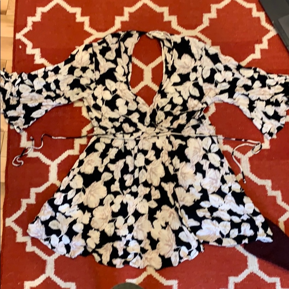 Billabong Flowy V-Neck Dress Open Loop Back